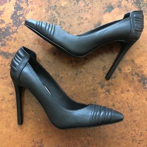 Like new Joe’s Jeans black leather pumps